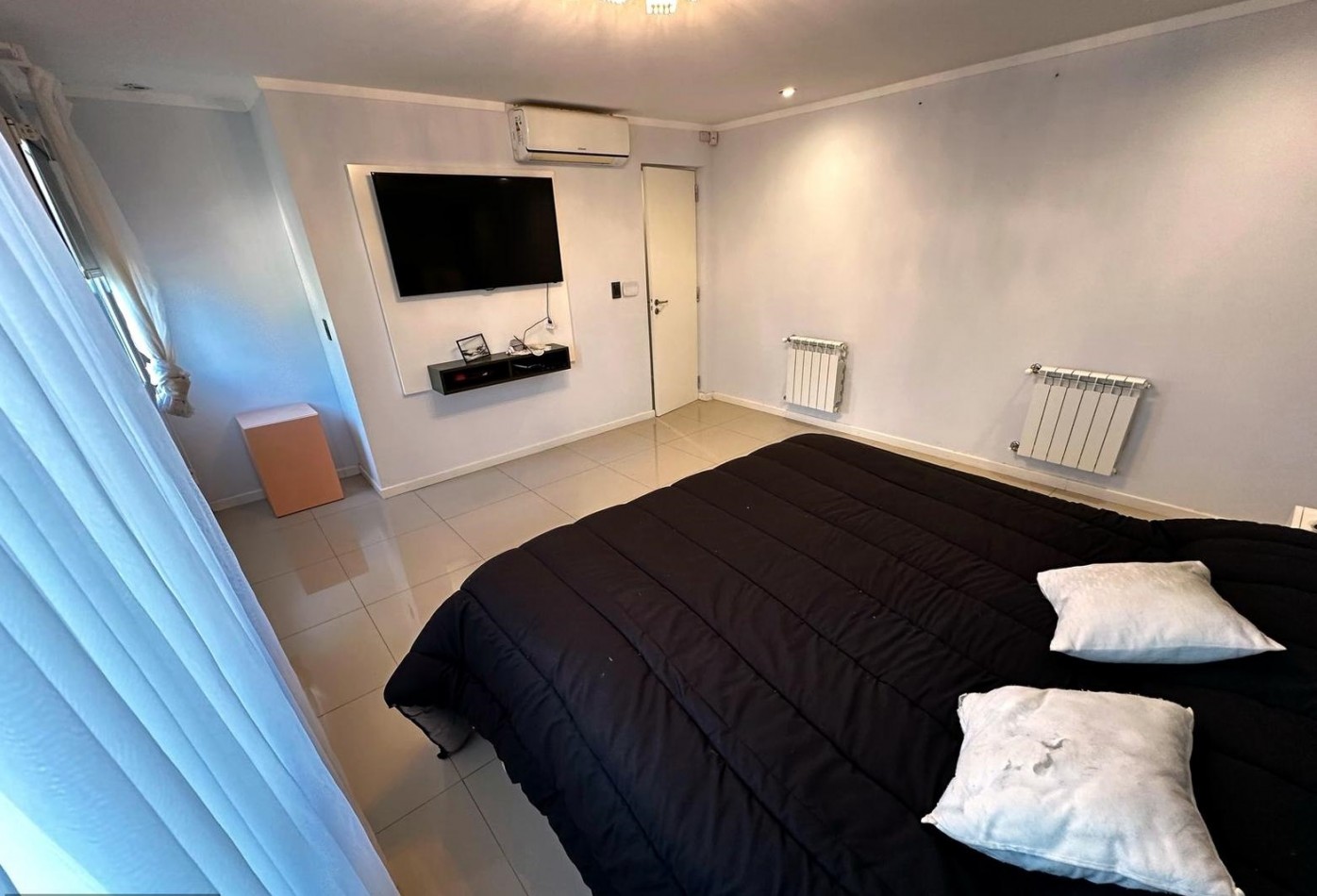 Casa de 5 ambientes con pileta en Acantilados