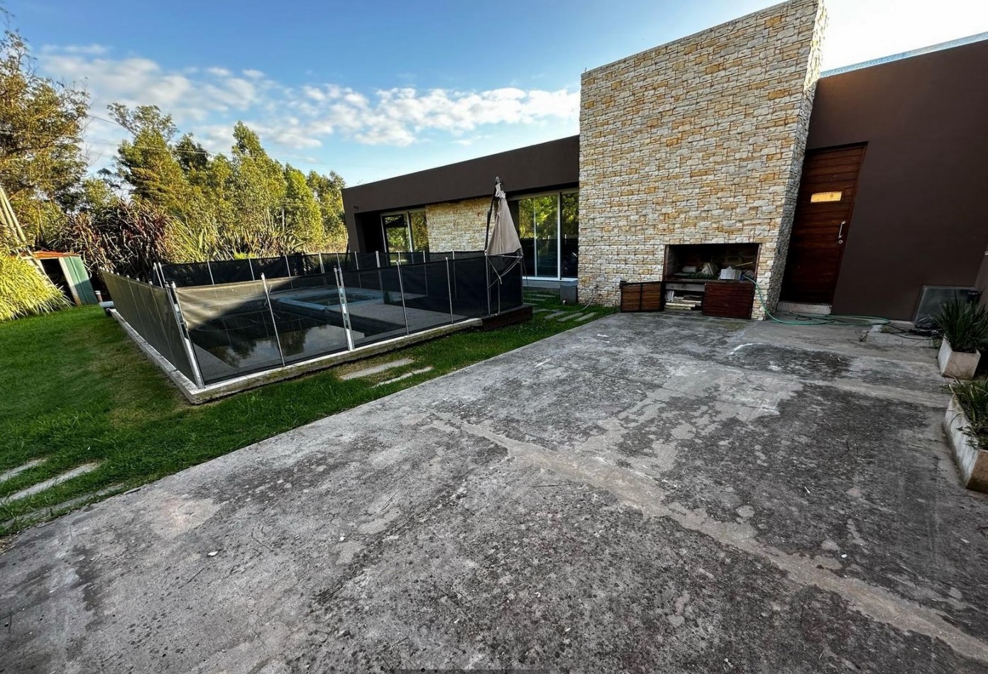 Casa de 5 ambientes con pileta en Acantilados