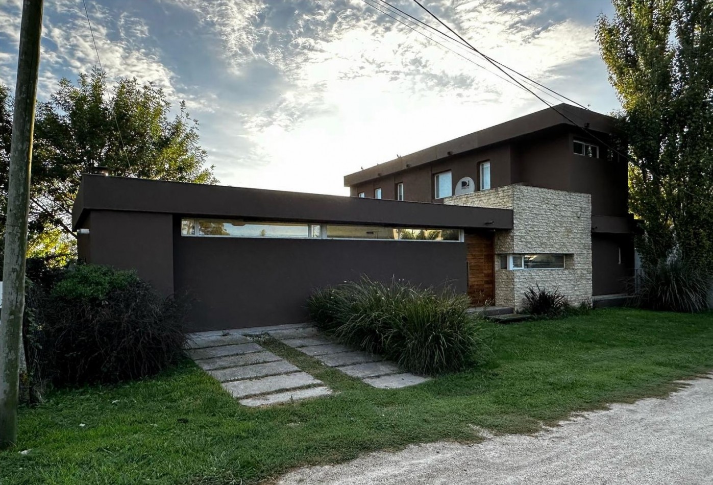 Casa de 5 ambientes con pileta en Acantilados