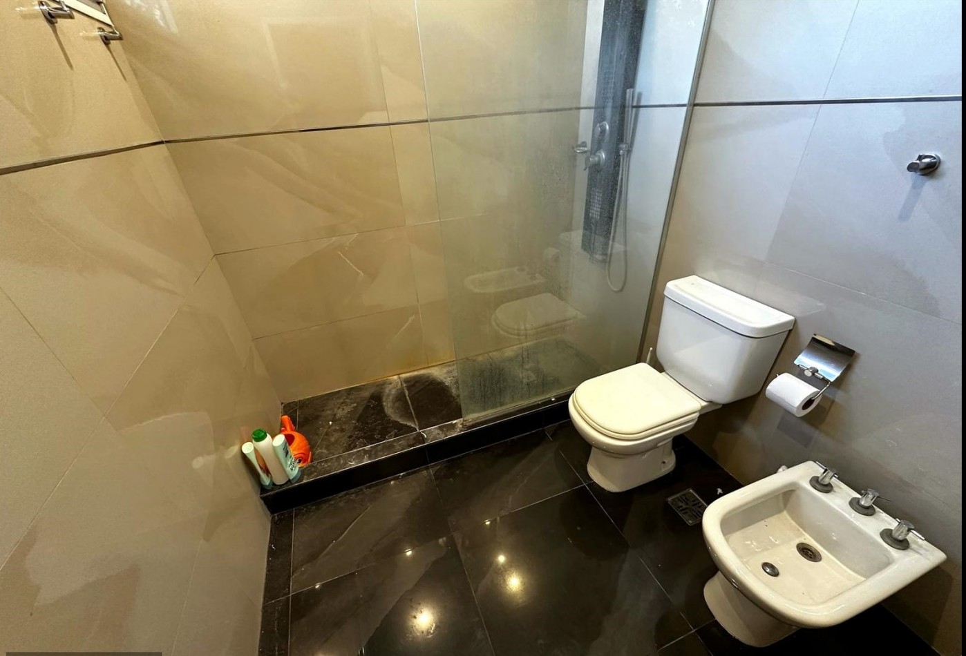 Casa de 5 ambientes con pileta en Acantilados
