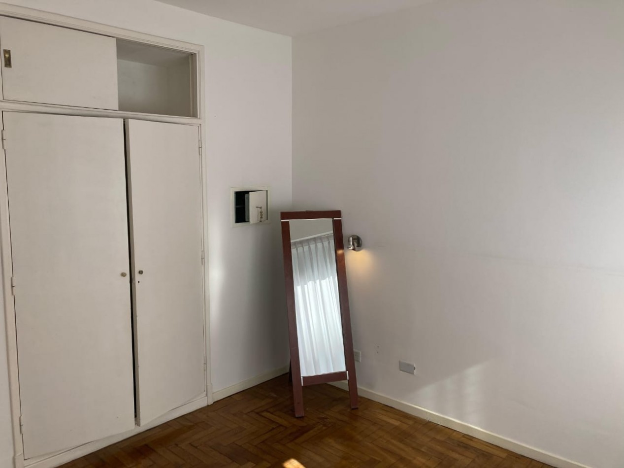 Departamento tres ambientes, dos baños, con terraza y balcon, zona centrica