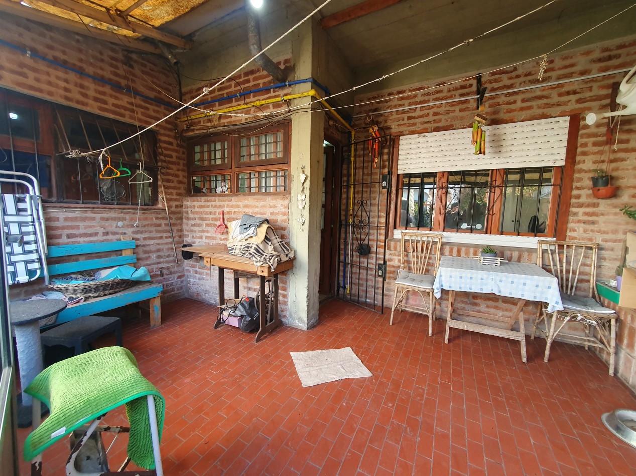 Casa de 3 ambientes con garage y quincho   Z/ Barrio San Martin 