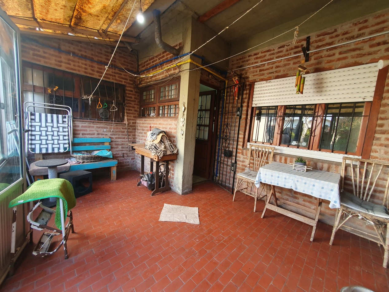 Casa de 3 ambientes con garage y quincho   Z/ Barrio San Martin 