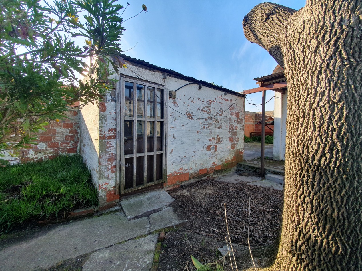 Casa de 3 ambientes con garage y quincho   Z/ Barrio San Martin 