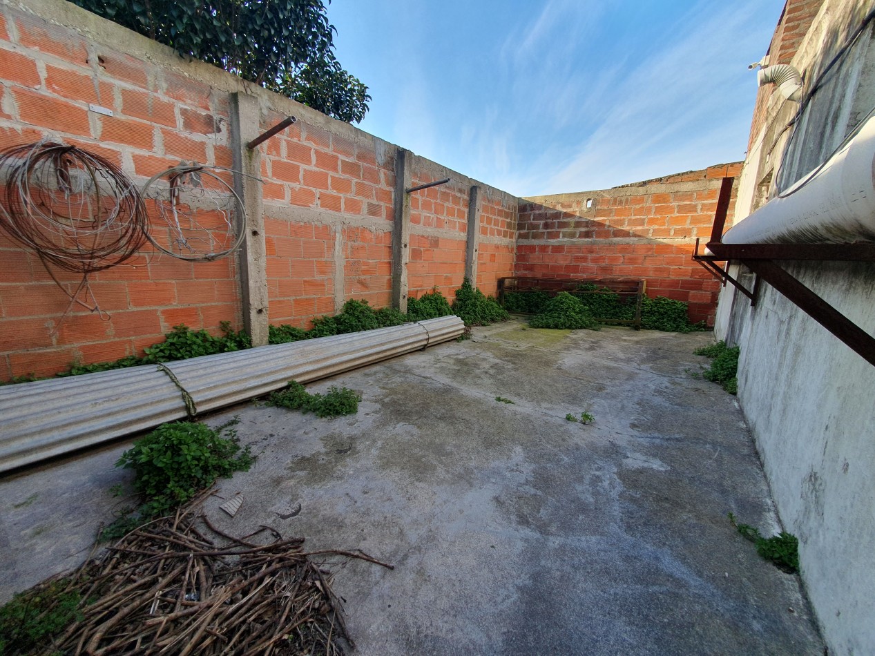 Casa de 3 ambientes con garage y quincho   Z/ Barrio San Martin 