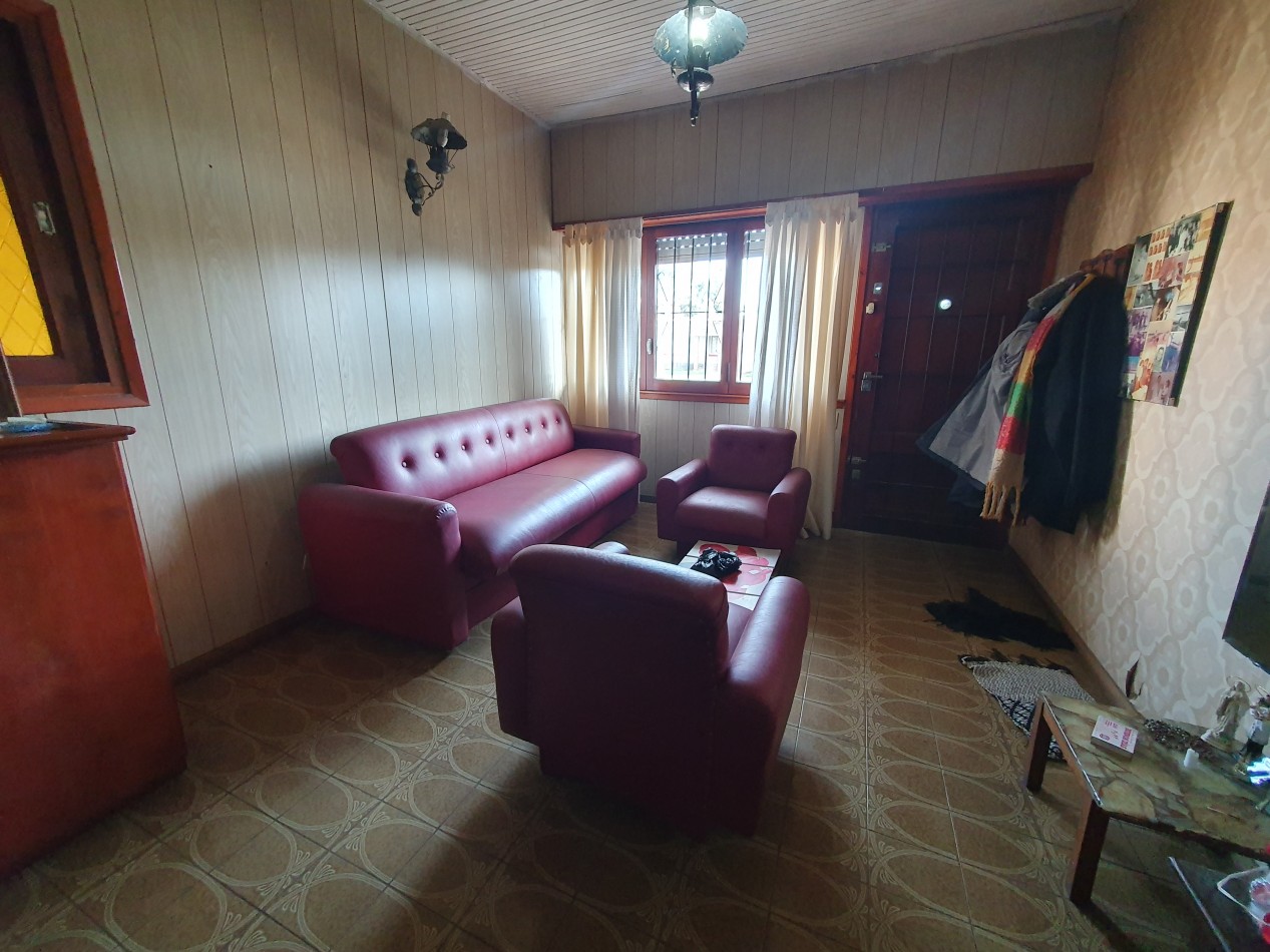 Casa de 3 ambientes con garage y quincho   Z/ Barrio San Martin 