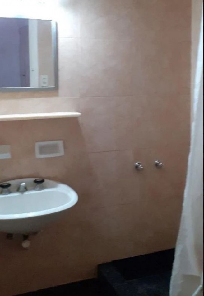 Departamento de 1 ambiente a la calle