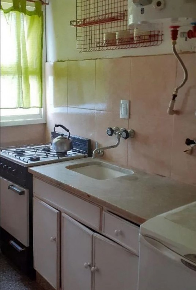 Departamento de 1 ambiente a la calle