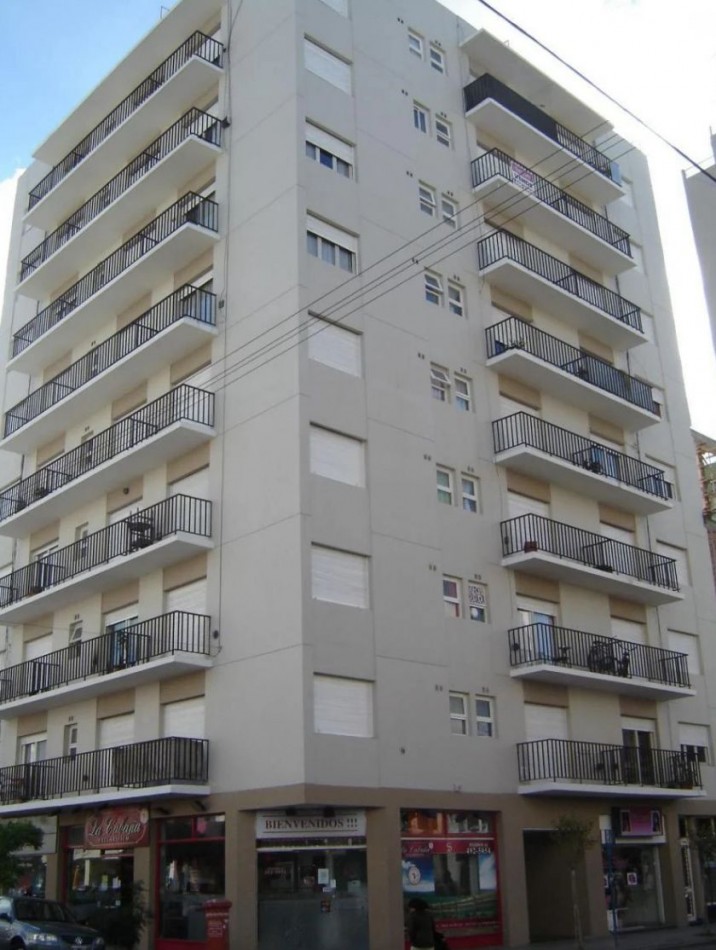 Departamento de 1 ambiente a la calle