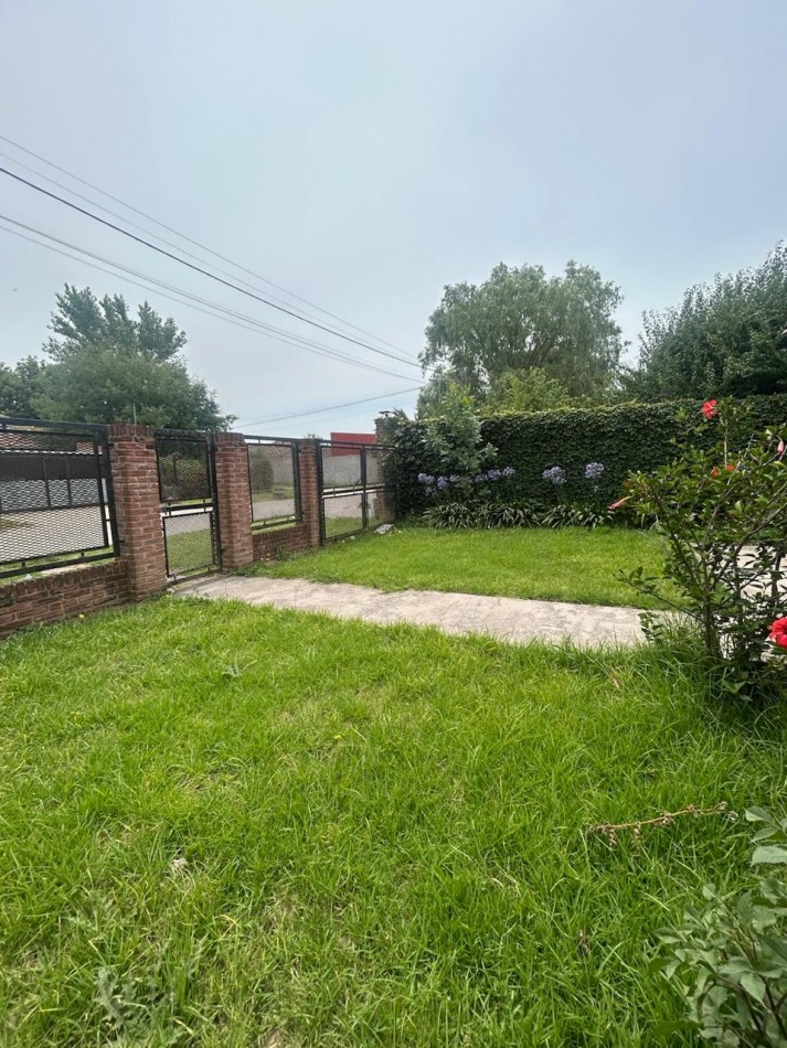 ALQUILER 24 MESES Casa de 4 ambientes en Barrio Lomas del Golf 