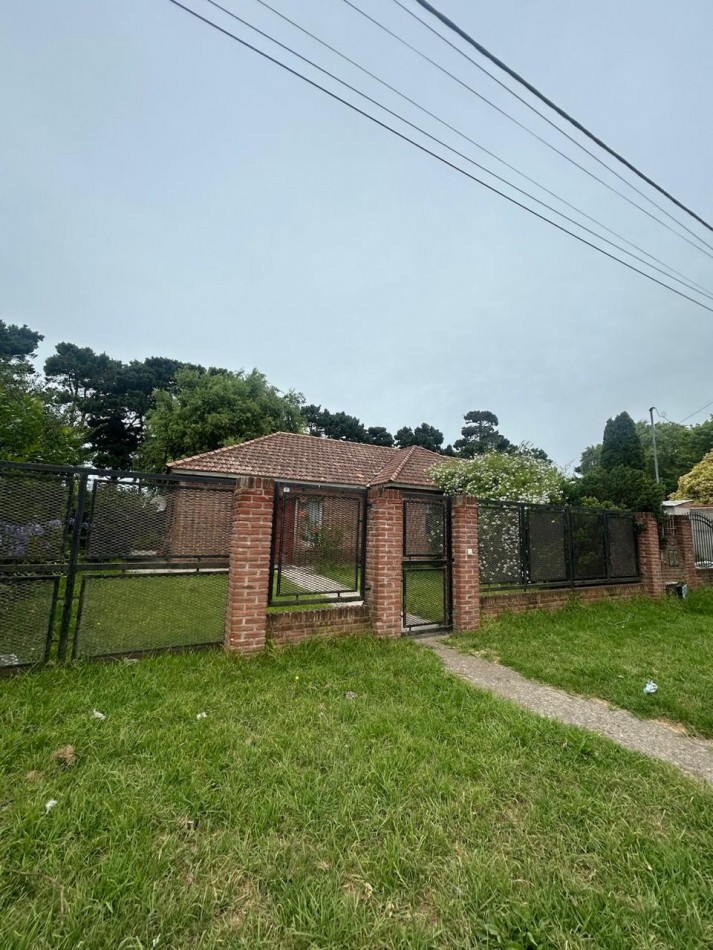 ALQUILER 24 MESES Casa de 4 ambientes en Barrio Lomas del Golf 