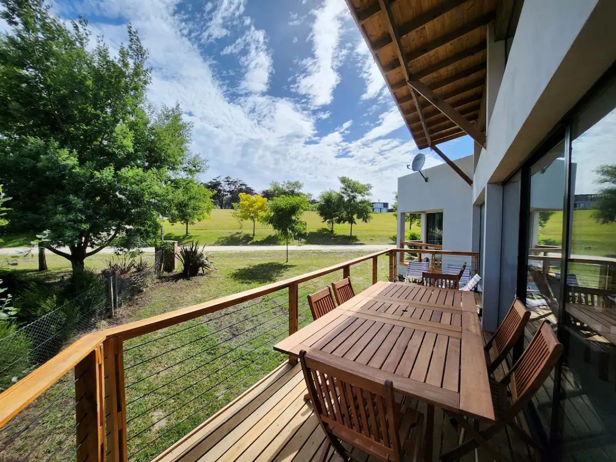 VENTA - CASA 5 AMBIENTES EN BARRIO CERRADO SAN BENITO 