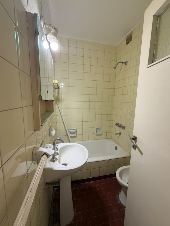 ALQUILER - DEPARTAMENTO 2 AMBIENTES CON BALCON 