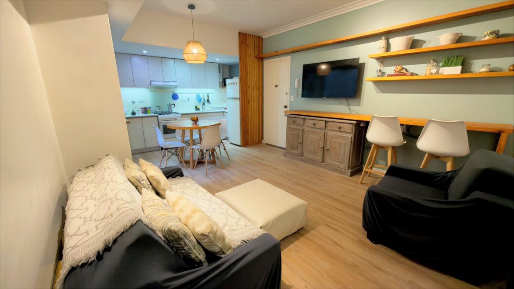 Departamento de 2 ambientes con patio - Totalmente modernizado - Playa Grande