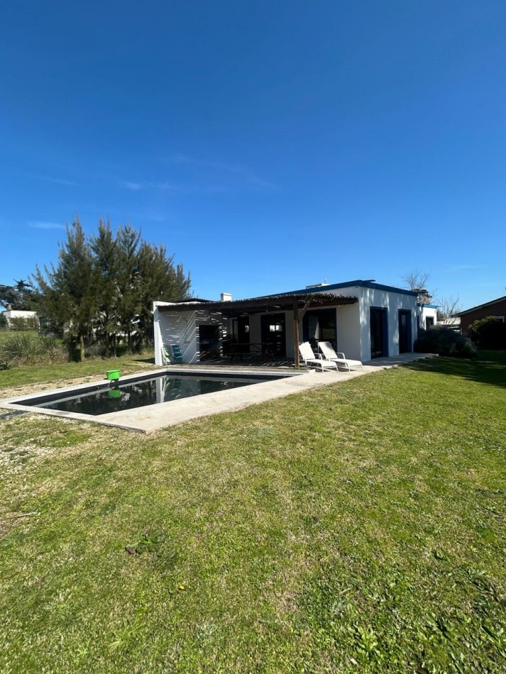 VENTA - CASA 4 AMBIENTES CON DEPENDENCIA EN BARRIO CERRADO SAN BENITO