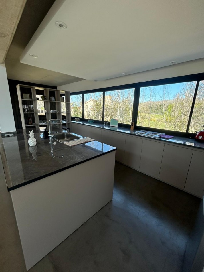 VENTA - CASA 5 AMBIENTES EN BARRIO CERRADO SAN BENITO 