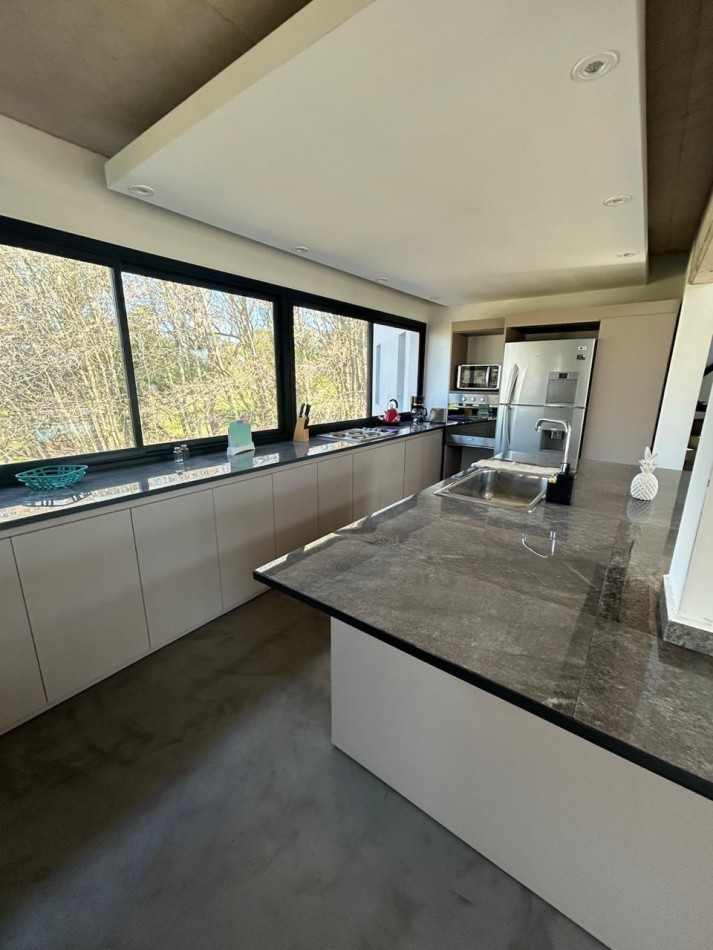 VENTA - CASA 5 AMBIENTES EN BARRIO CERRADO SAN BENITO 