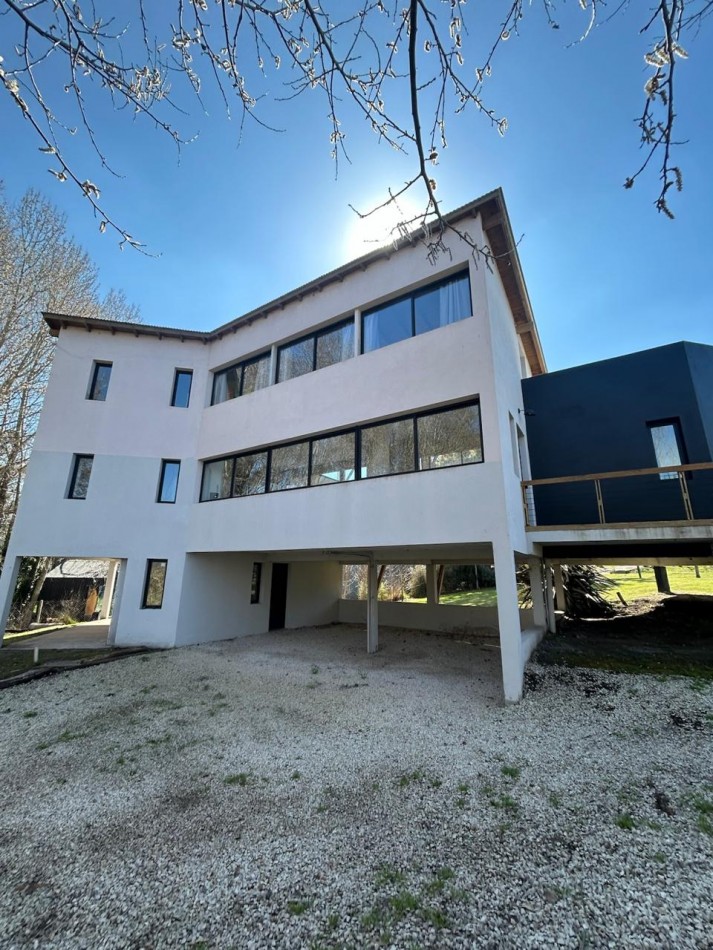 VENTA - CASA 5 AMBIENTES EN BARRIO CERRADO SAN BENITO 