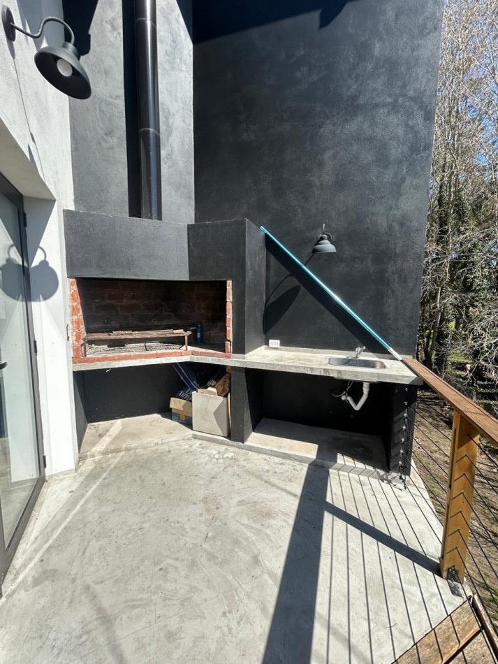 VENTA - CASA 5 AMBIENTES EN BARRIO CERRADO SAN BENITO 