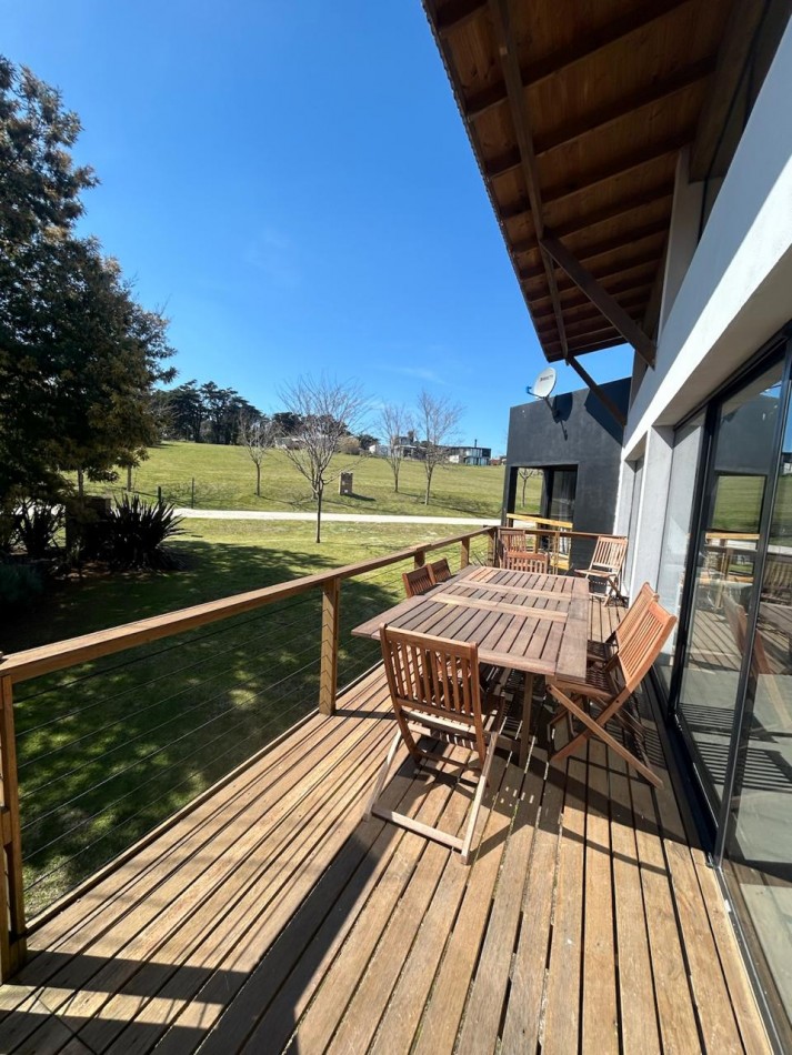 VENTA - CASA 5 AMBIENTES EN BARRIO CERRADO SAN BENITO 