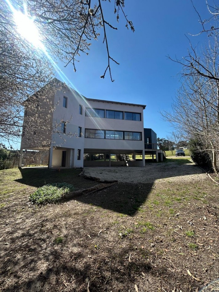VENTA - CASA 5 AMBIENTES EN BARRIO CERRADO SAN BENITO 