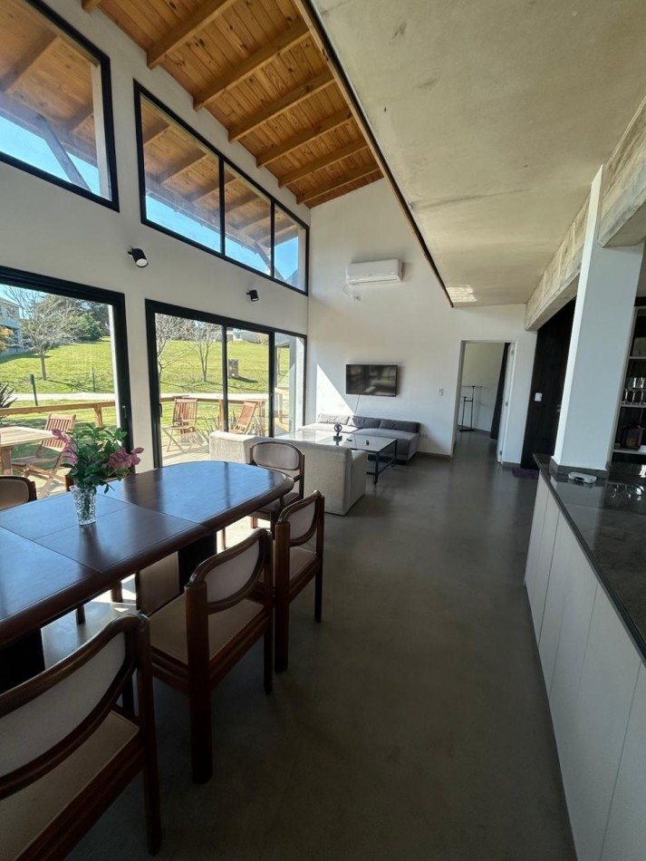 VENTA - CASA 5 AMBIENTES EN BARRIO CERRADO SAN BENITO 