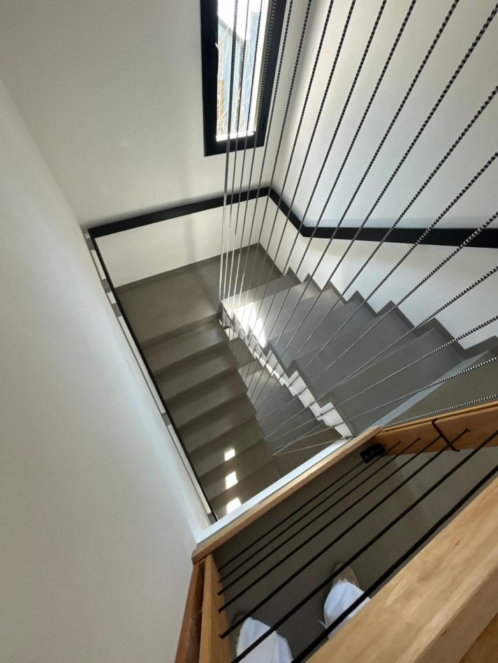 VENTA - CASA 5 AMBIENTES EN BARRIO CERRADO SAN BENITO 