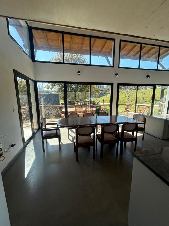 VENTA - CASA 5 AMBIENTES EN BARRIO CERRADO SAN BENITO 