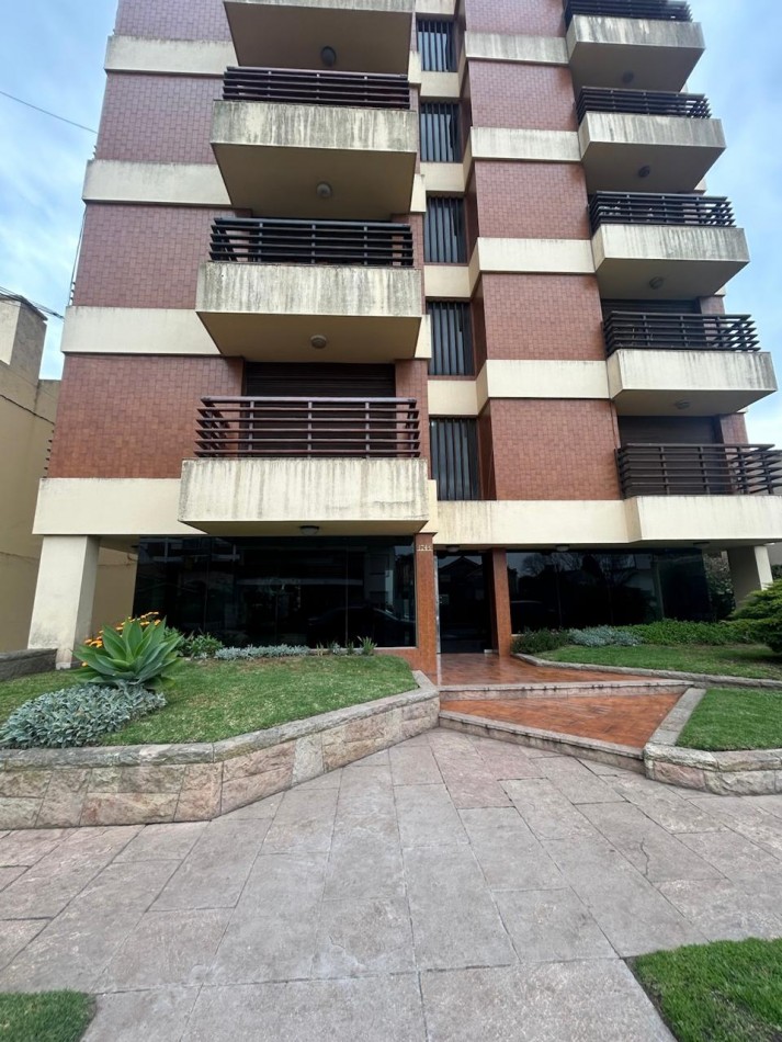 Departamento 2 ambientes con cochera
