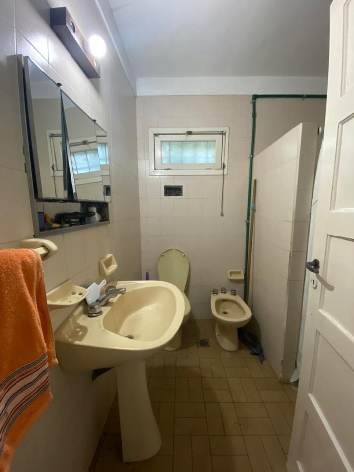 Casa 3 ambientes y dpto 2 ambientes