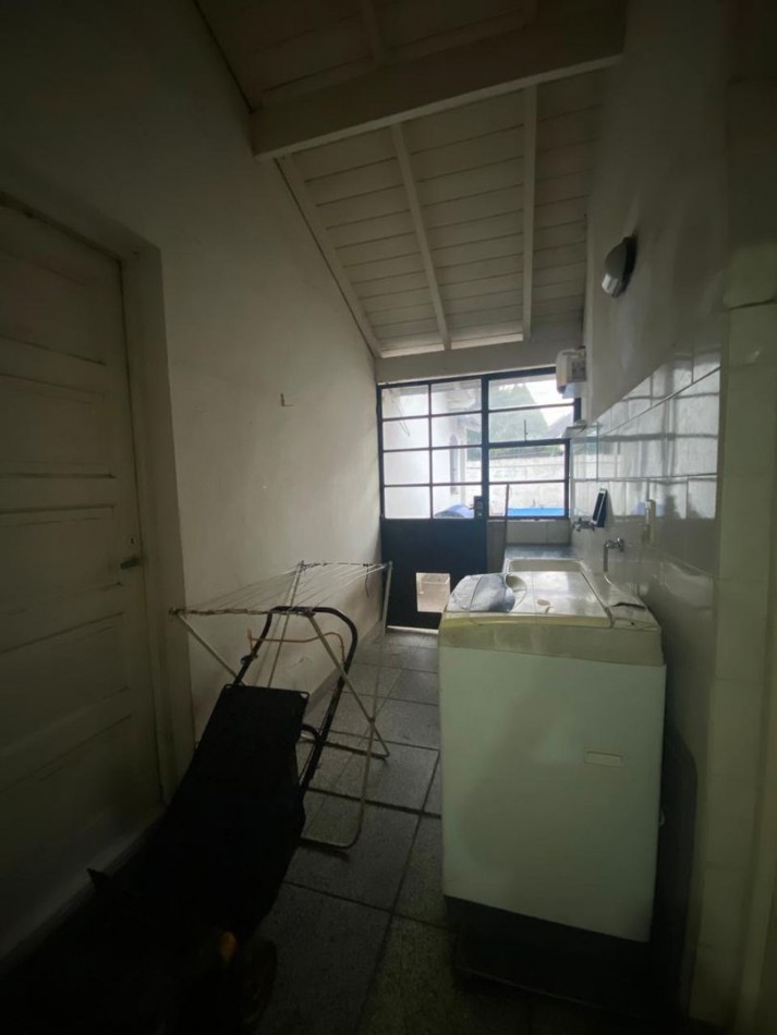 Casa 3 ambientes y dpto 2 ambientes