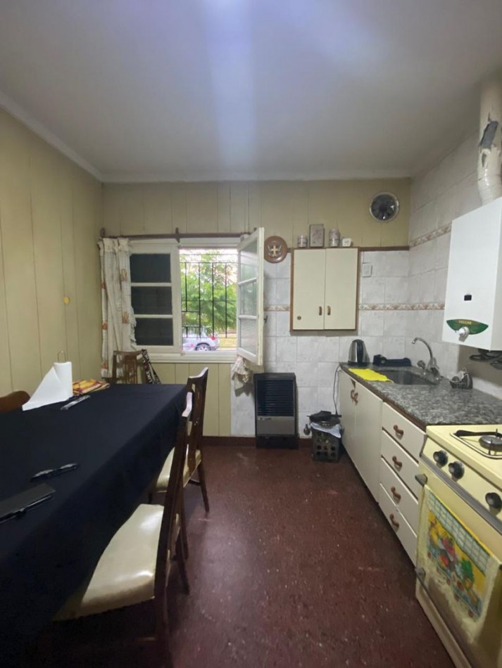 Casa 3 ambientes y dpto 2 ambientes