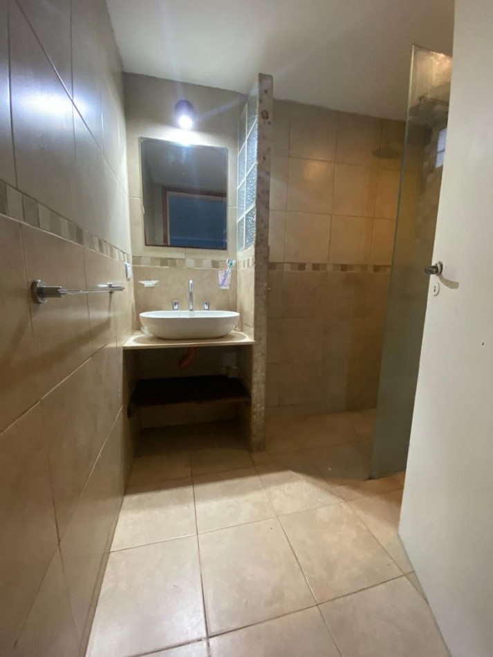 Casa 3 ambientes y dpto 2 ambientes