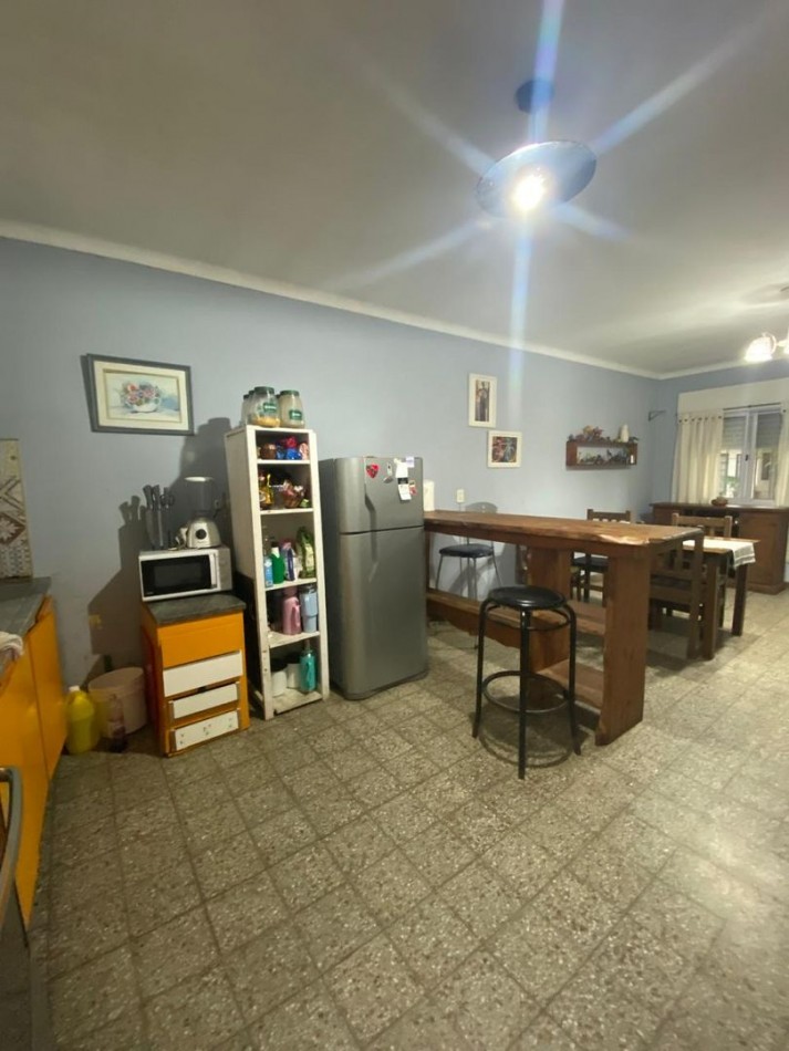 Casa 3 ambientes y dpto 2 ambientes