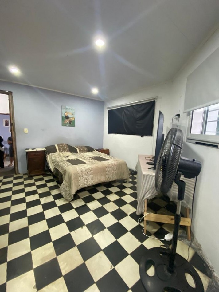 Casa 3 ambientes y dpto 2 ambientes