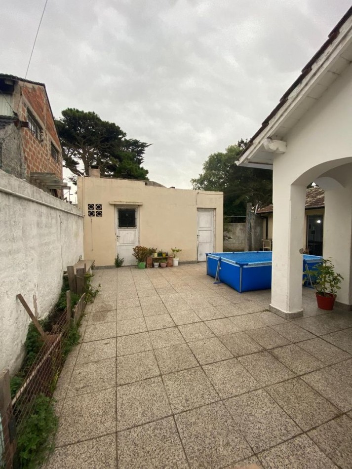 Casa 3 ambientes y dpto 2 ambientes