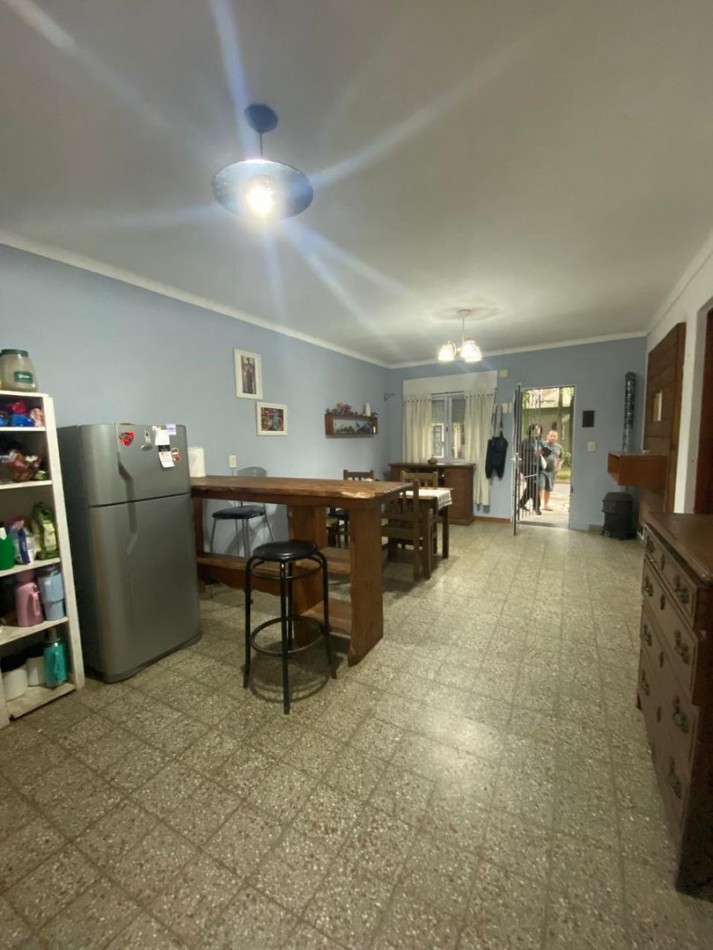 Casa 3 ambientes y dpto 2 ambientes