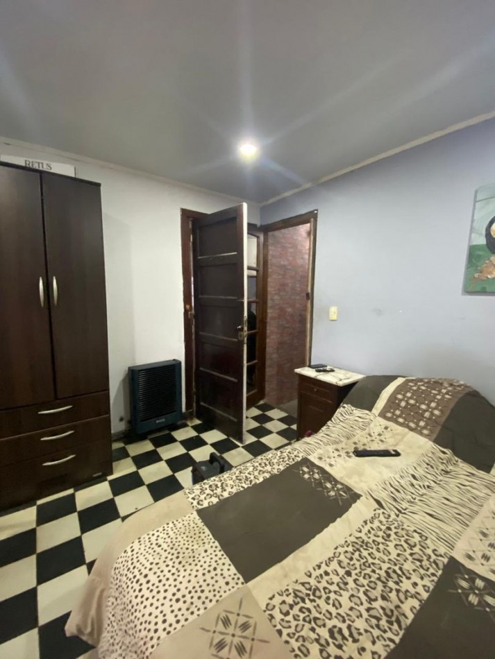 Casa 3 ambientes y dpto 2 ambientes