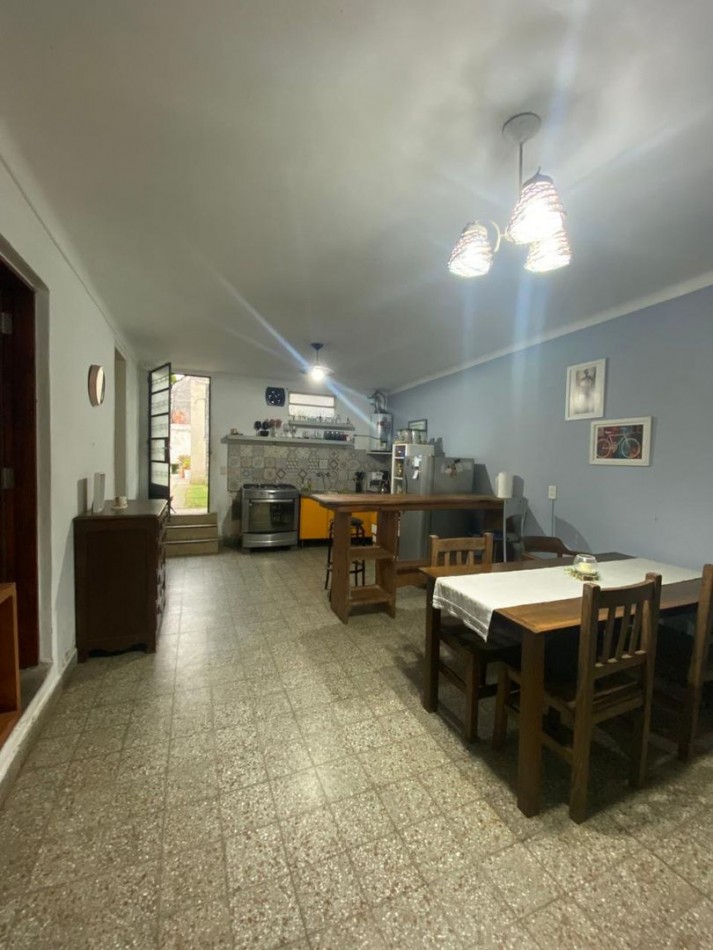 Casa 3 ambientes y dpto 2 ambientes