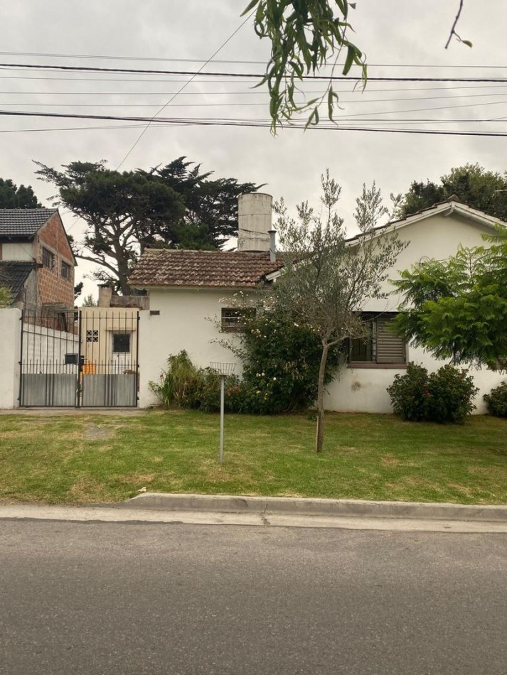 Casa 3 ambientes y dpto 2 ambientes