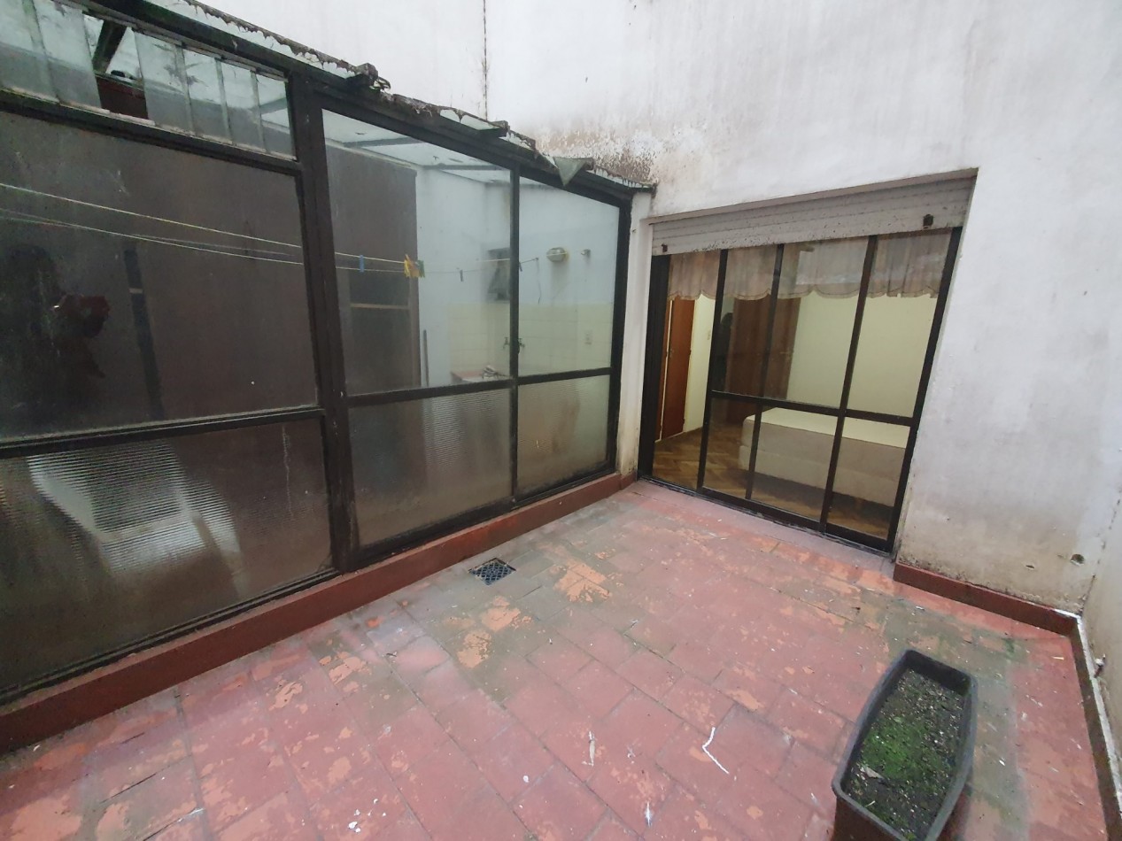 DEPARTAMENTO 2 AMBIENTES CON 2 PATIOS Y DEPENDENCIA Z/ PLAZA COLON