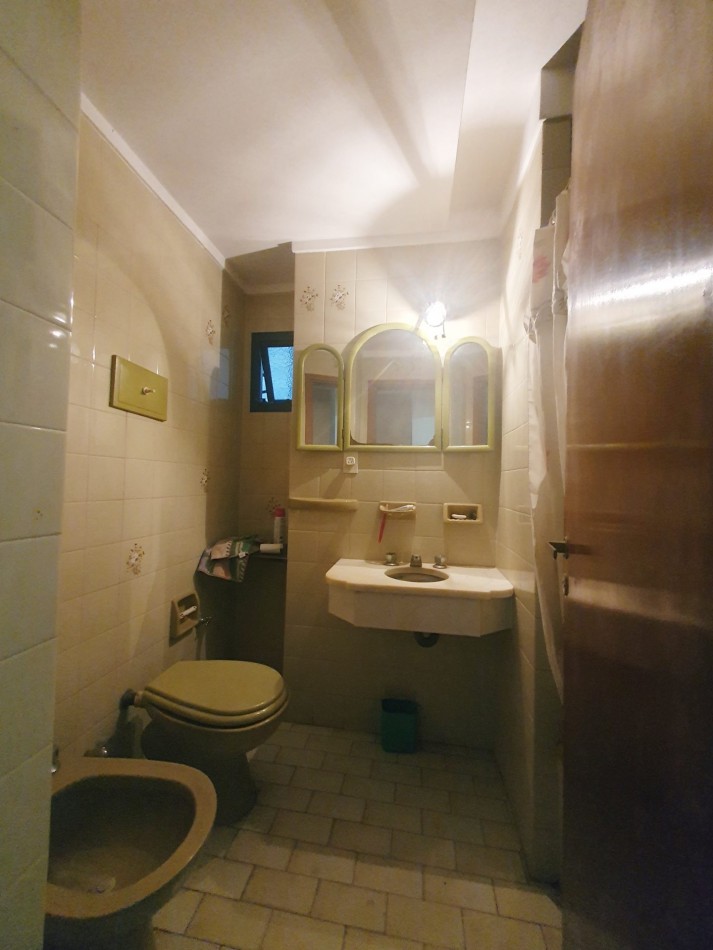 DEPARTAMENTO 2 AMBIENTES CON 2 PATIOS Y DEPENDENCIA Z/ PLAZA COLON