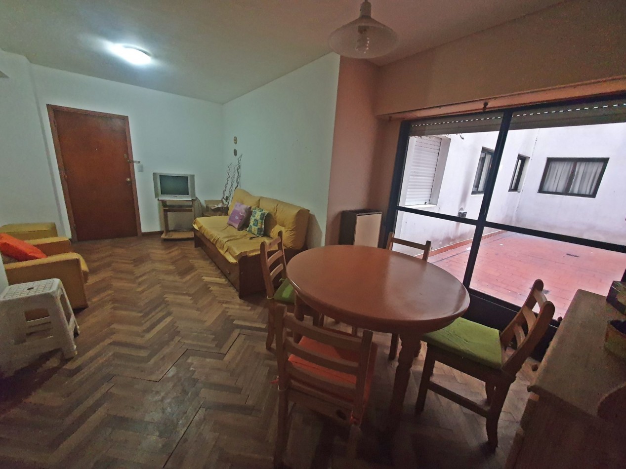 DEPARTAMENTO 2 AMBIENTES CON 2 PATIOS Y DEPENDENCIA Z/ PLAZA COLON