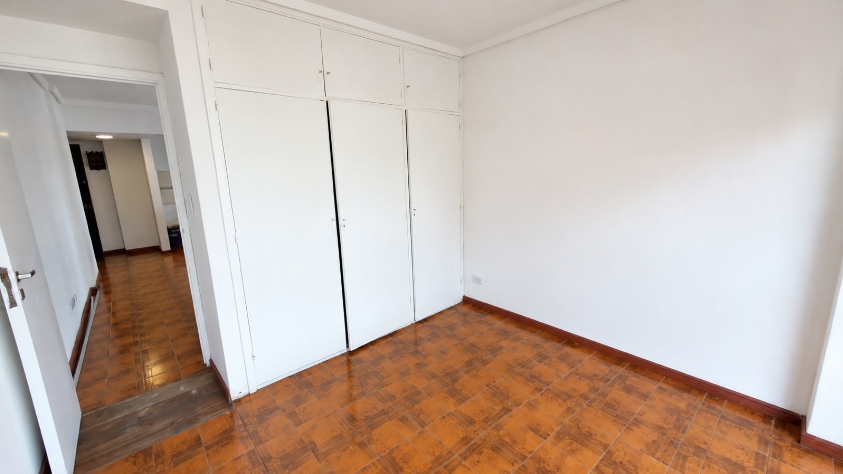 DEPARTAMENTO DE 2 AMBIENTES CON DOS BALCONES Y VISTA PARCIAL AL MAR - LA PERLA