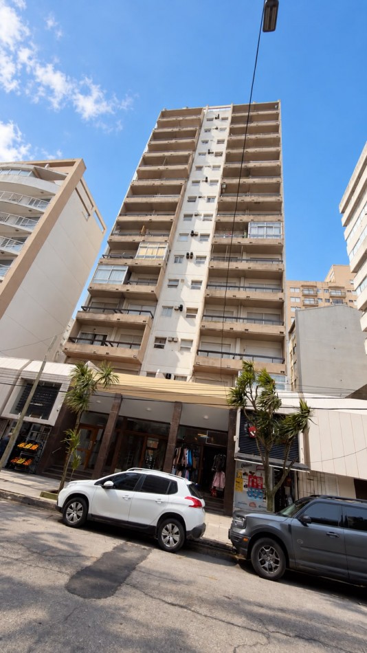 DEPARTAMENTO DE 2 AMBIENTES CON DOS BALCONES Y VISTA PARCIAL AL MAR - LA PERLA
