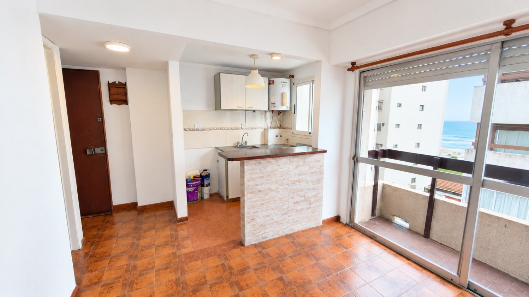 DEPARTAMENTO DE 2 AMBIENTES CON DOS BALCONES Y VISTA PARCIAL AL MAR - LA PERLA