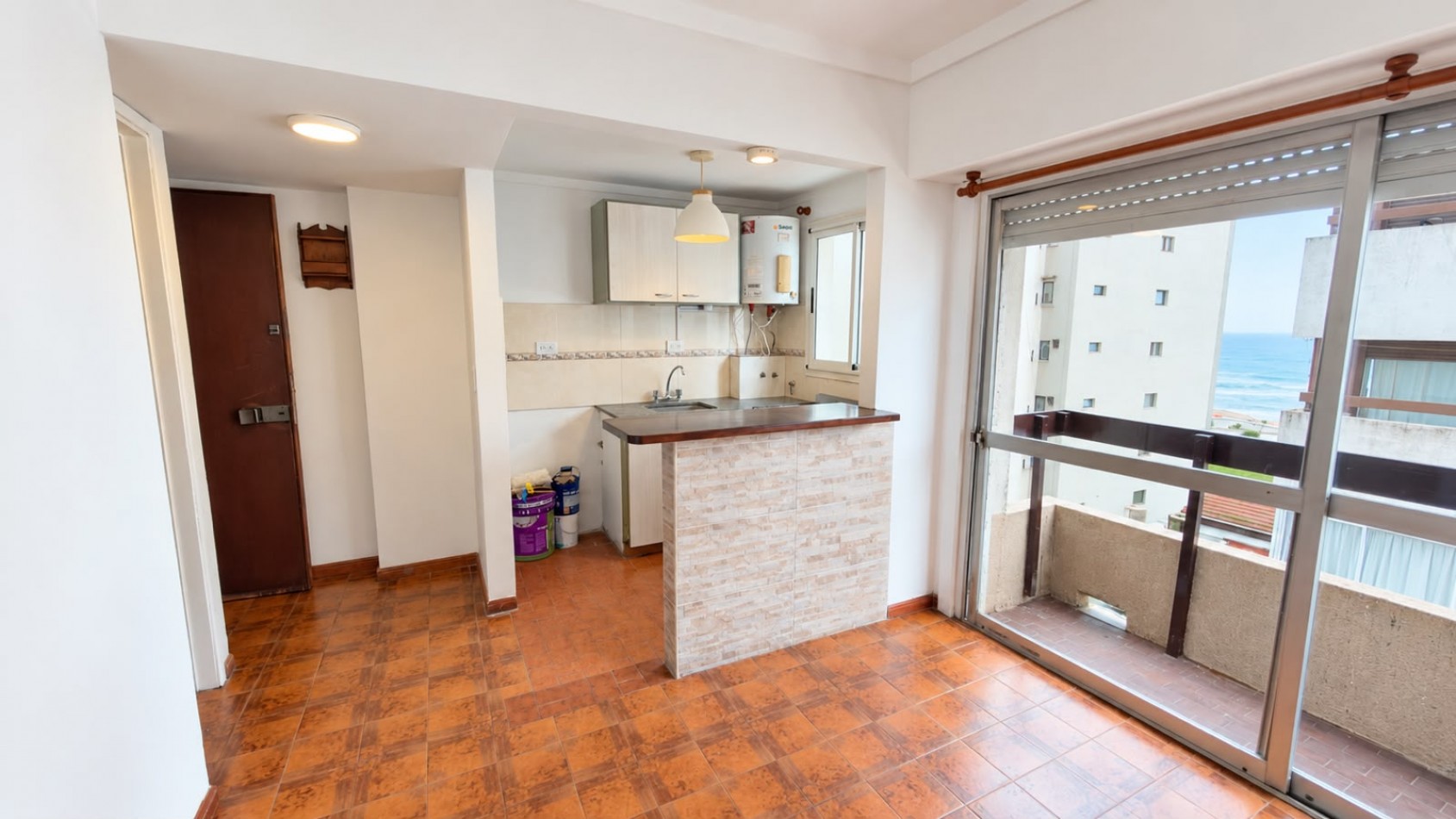 DEPARTAMENTO DE 2 AMBIENTES CON DOS BALCONES Y VISTA PARCIAL AL MAR - LA PERLA