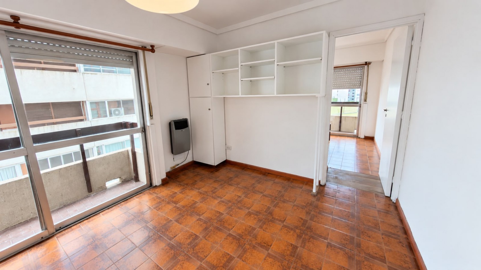 DEPARTAMENTO DE 2 AMBIENTES CON DOS BALCONES Y VISTA PARCIAL AL MAR - LA PERLA