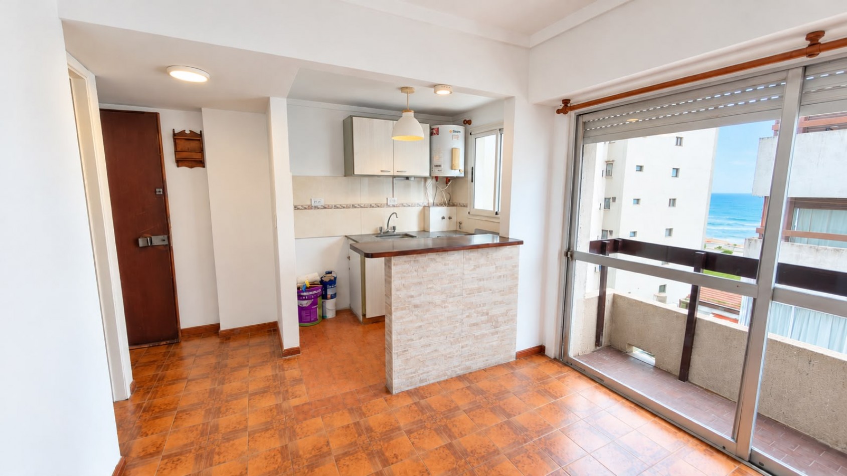 DEPARTAMENTO DE 2 AMBIENTES CON DOS BALCONES Y VISTA PARCIAL AL MAR - LA PERLA
