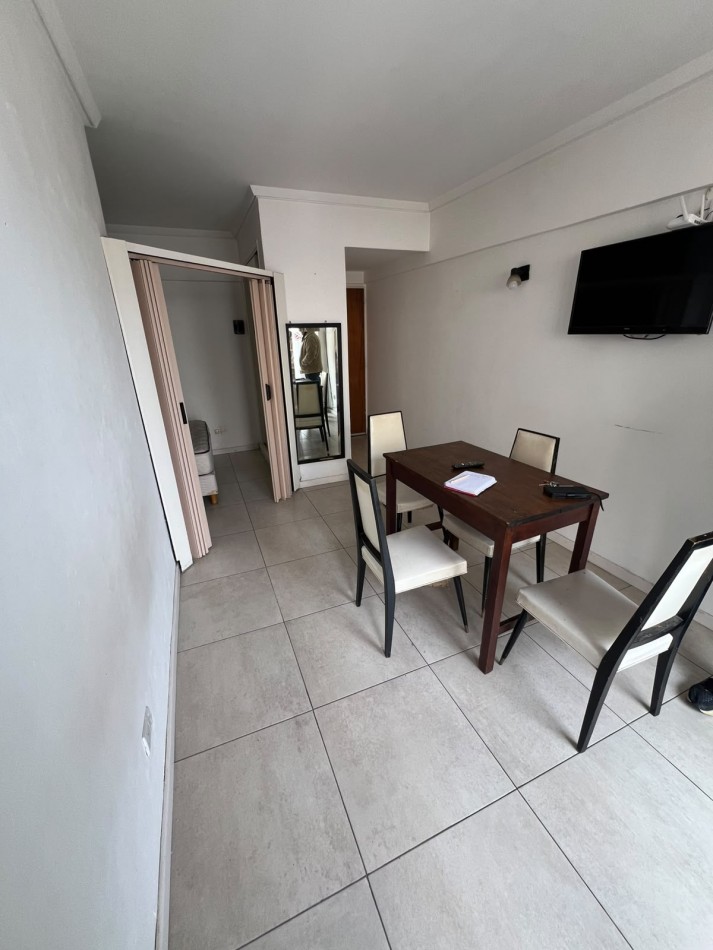 VENTA | DEPARTAMENTO DE 1 AMBIENTE Y MEDIO CON BALCON A LA CALLE